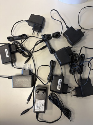 Τροφοδοτικά 8 τεμάχια 12 volt σαν καινούργια