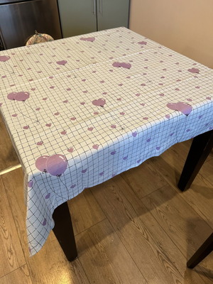 Tablecloth 140x140 cm like new with purple heart balloons design