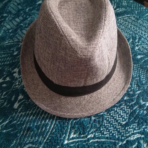 Hat new unworn with beautiful color and design