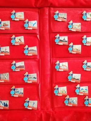 Collectible velvet Coca-Cola Athens 2004 case used with pins set