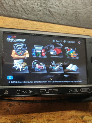 Παιχνιδομηχανή PlayStation Portable (PSP) Sony μεταχειρισμένη με καλώδιο φόρτισης