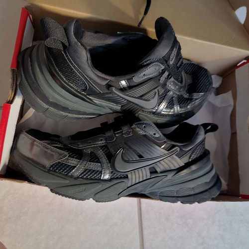 Nike V2K Run shoes, black, size 39