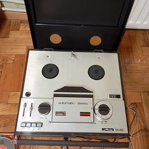 Metz 9048 reel-to-reel tape recorder used with sealed and open BASF reels