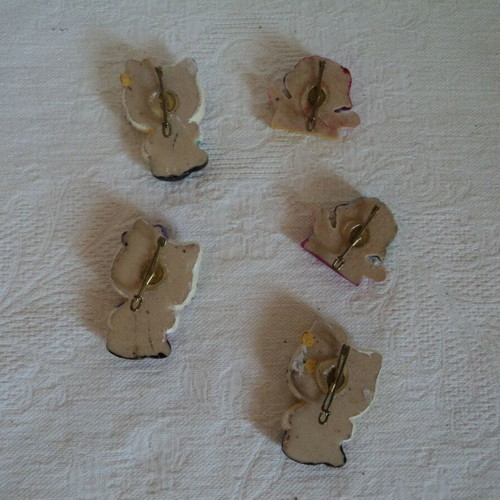 Romantic pins of girls from the previous century, pack of 10, used