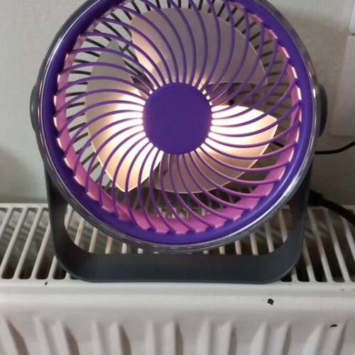 Rechargeable fan with USB, 3 speeds and light, like new