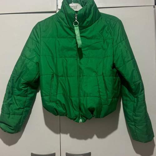 Green puffer jacket cropped design like new