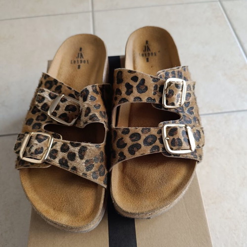 JK London leopard print pony slippers size 39 like new, brown