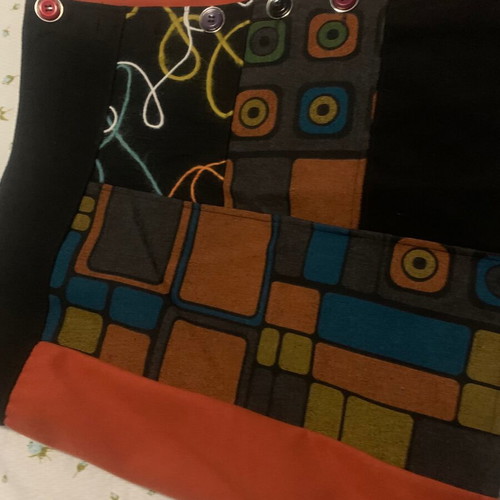 Skirt like new, size XL, black and orange