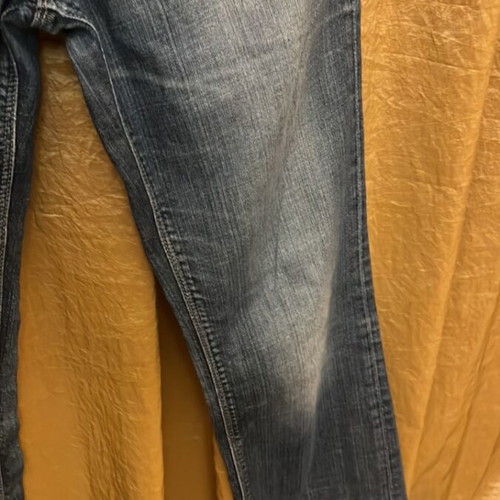 Guess women's jeans used with front rip and pocket designs, size S