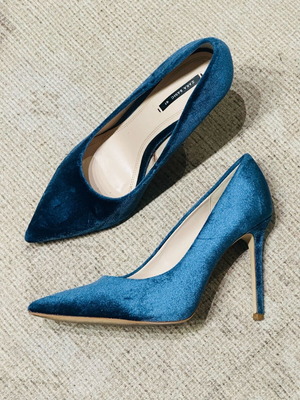 Zara blue velvet pumps like new, size 41