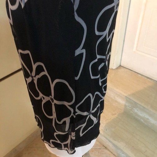 Women's sleeveless blouse like new, patterned, black and gray