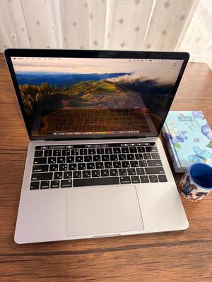 MacBook Pro 13” (2019) Touch Bar like new with new battery