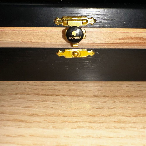 Cohiba Maduro 5 Secretos 25 Empty Wooden Box like new, cedar