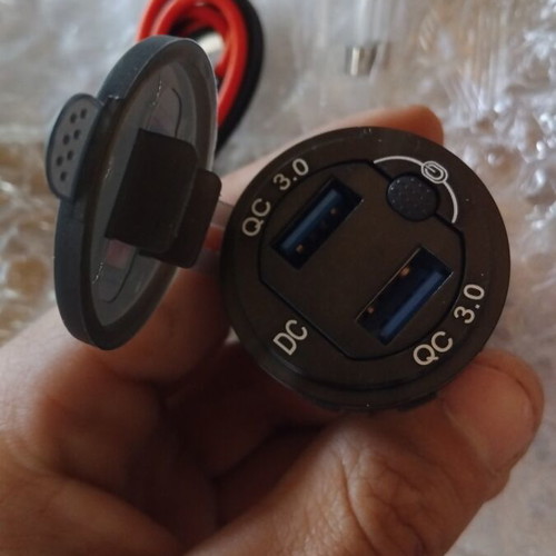 USB Charger Motorcycle 12-24v new with voltage display