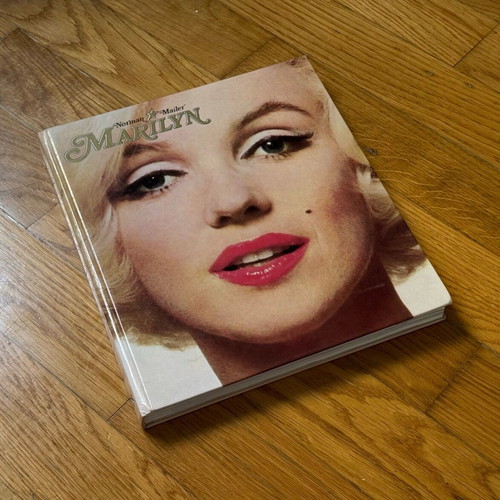 Marilyn Monroe Photography Book like new, Romanian edition