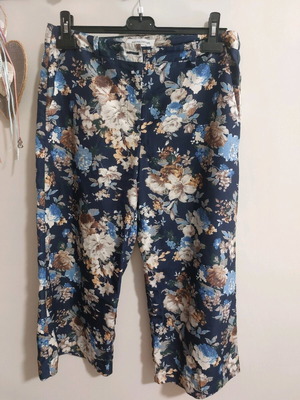 Παντελόνα σατέν BSB φλοράλ μέγεθος L σε άριστη κατάσταση