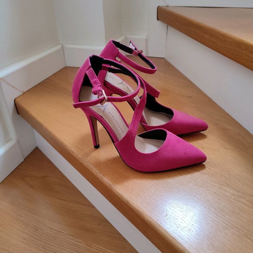 Hot pink velour pumps with high heels and straps Primark UK size 37 like new