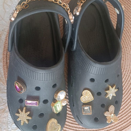 Black clogs like new with charms and gold chain size 36–37