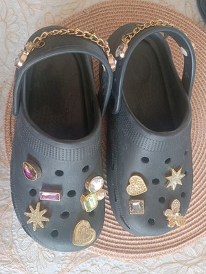 Black clogs like new with charms and gold chain size 36–37