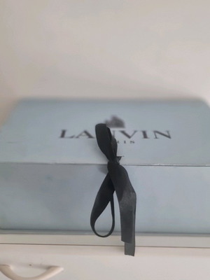 Μεγάλο κουτί Lanvin για πολλές χρήσεις με κορδόνι, σε άριστη κατάσταση