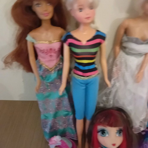 Dolls used, lot