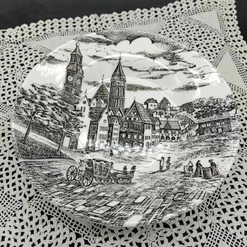 Arnik plate with foot like new, Greek made English style