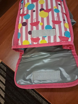 Insulated lunch bag for kids like new with bottle holder pocket