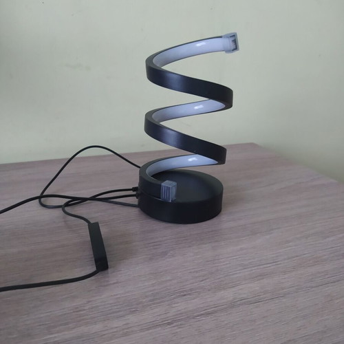 Table lamp like new with adjustable lighting