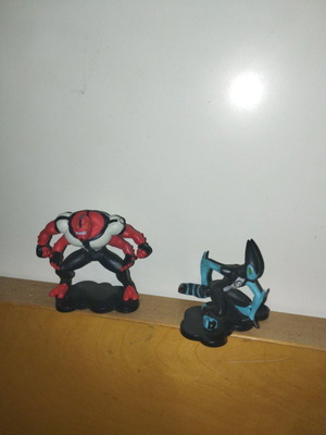Ben 10 figures like new, pack of 2 (Four Arms, XLR8)