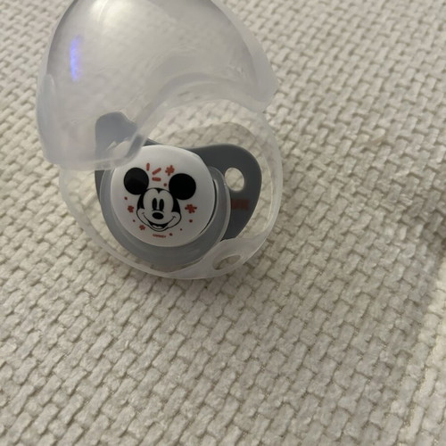 Nuk and Chicco pacifiers like new, for babies 6+ months