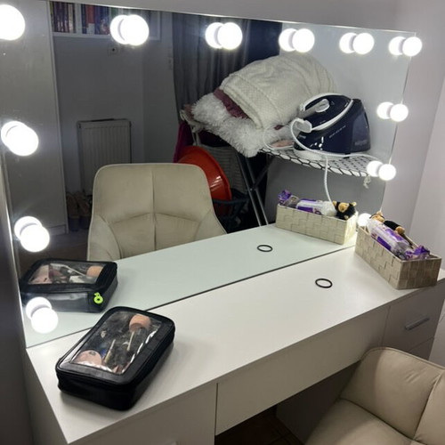 Boudoir vanity set like new with many drawers and LED lights