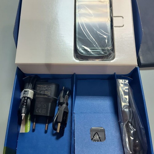 Nokia C7-00 new in box, silver