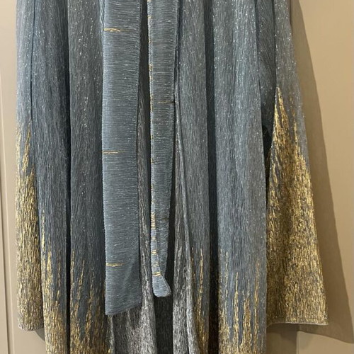 Nidodileda kimono like new, one size, blue with gold details and belt