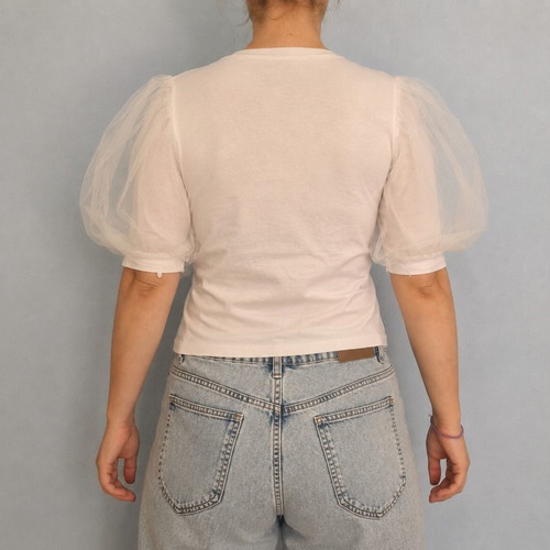 White blouse like new with tulle sleeves, size M