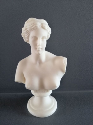 Aphrodite statue alabaster used, height 14 cm