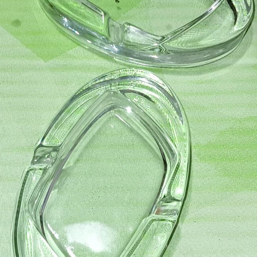 Glass living room ashtrays like new, set of 2, 10x6 cm