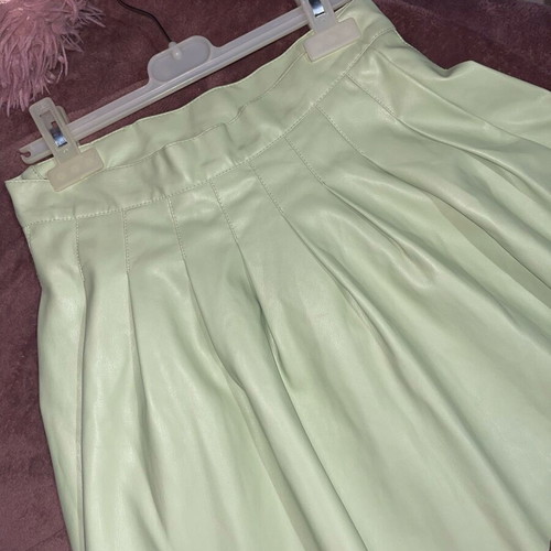 Bershka leather skirt light green like new with zipper, size S