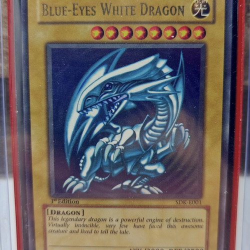 Blue Eyes White Dragon 1st Edition SDK-E001 ultra rare, like new