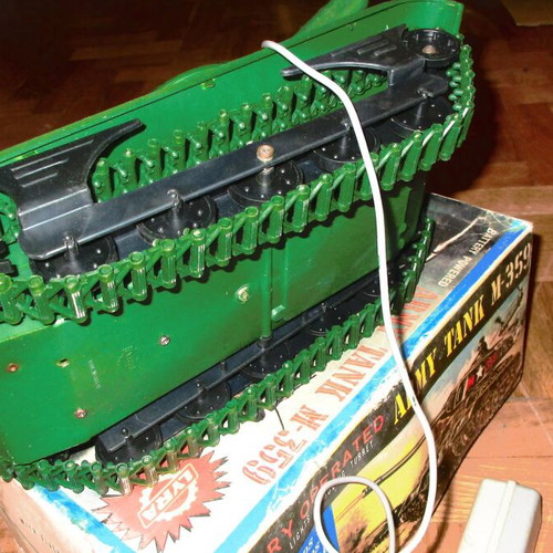 Leopard Battery-Powered Plastic Tank New from Lyra 70s