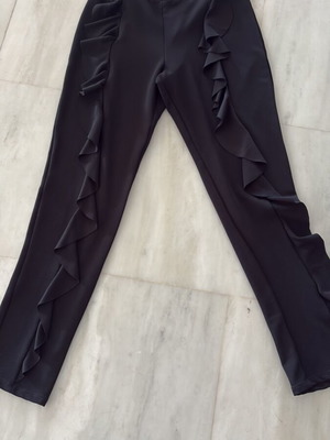 Zara Trafaluc black slim pants with ruffles used, size M