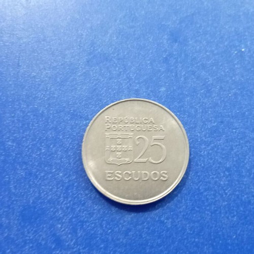 Portugal coin 25 Escudos 1985 used