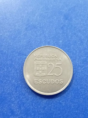 Portugal coin 25 Escudos 1985 used
