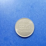 Portugal coin 25 Escudos 1985 used