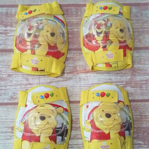 Disney Winnie the Pooh Riding Protection Set for Kids Roller Size (S) like new