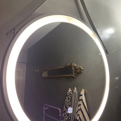 Ravena illuminated mirror like new, hanging