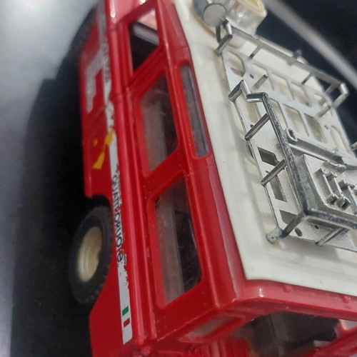Bburago Land Rover Defender 109 diecast collectible car