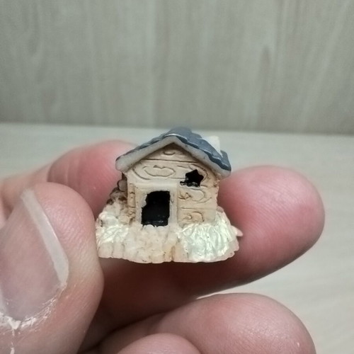 Miniature houses new, set of 3 pieces made of resin