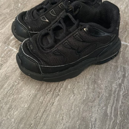 Nike tn plus 22 shoes used, black