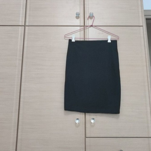 Fitted skirt like new, black, size M