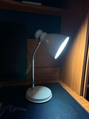 Table lamp DSL042 like new for desk lighting